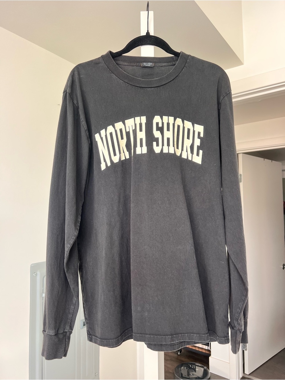 Brandy Melville Long Sleeve Cotton Graphic T-Shirt "North Shore" Black L/XL